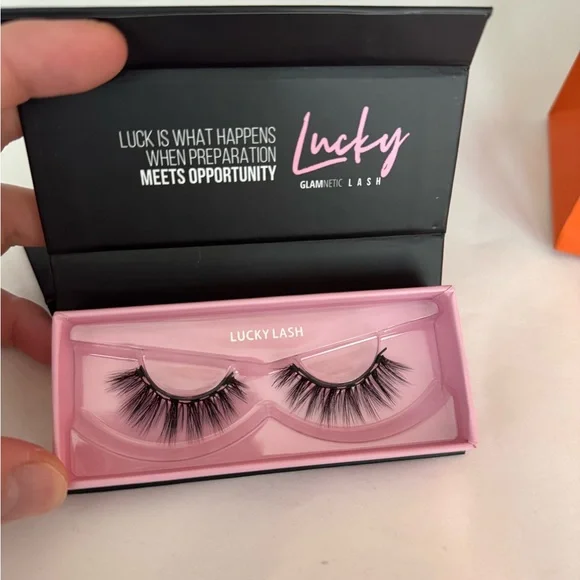 Glamnetic magnetic lashes - Picture 2 of 4